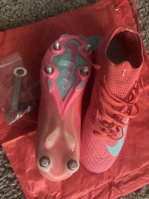 Ghete de fotbal nike mercurial