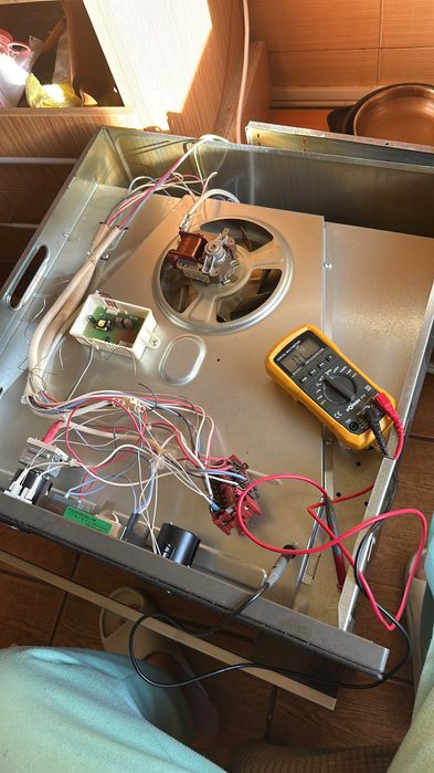 Reparații IT Electronice & Meșter pentru casă – Disponibil Non-Stop!