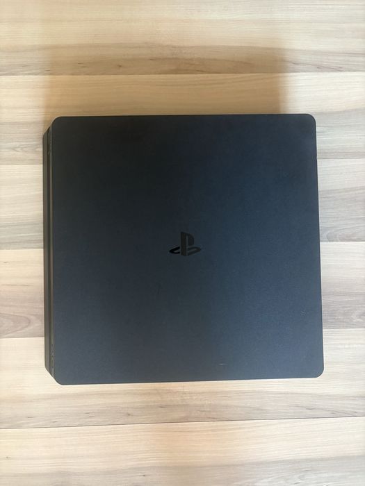 PS4 Slim 500GB + 2 оригинални джойстика + GTA V + FIFA 23