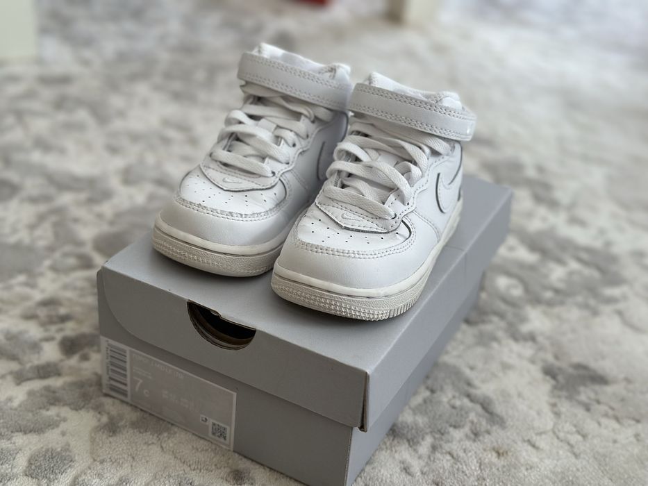 Сникърси NIKE AIR FORCE 1 - номер 23.5