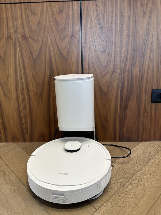 Пылесос робот от deebot в хорощем состоянии