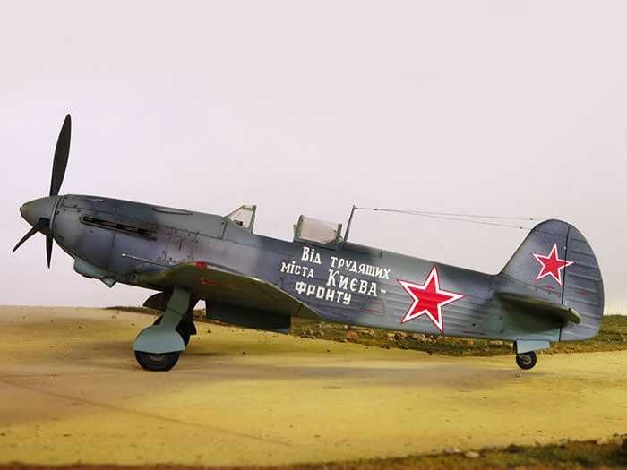 Сборная модель самолета Як-9Т (ICM, 1/48)