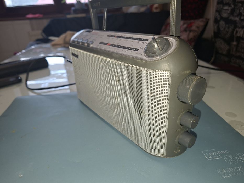 Radio mic Sony, 4 benzi radio ( inclusiv Antena Satelor), perfect funcțional,  sunet puternic