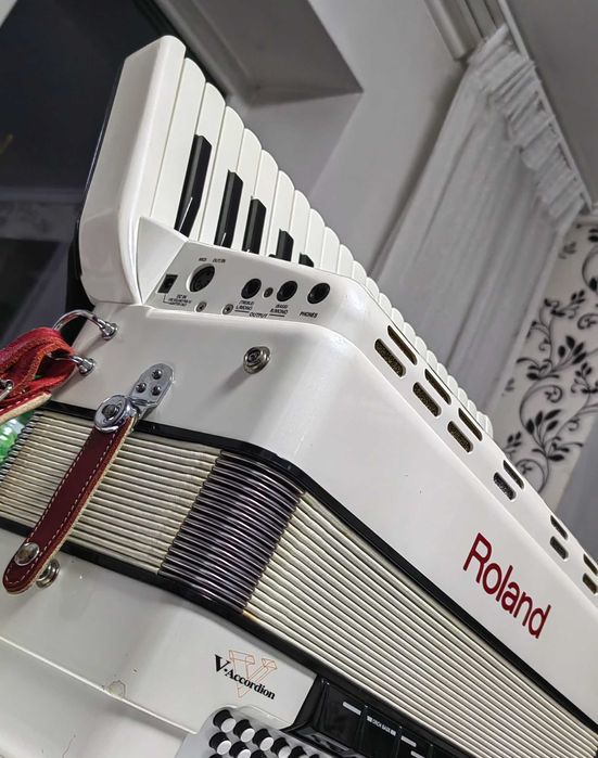 Acordeon Roland Fr3 x Alb impecabil.