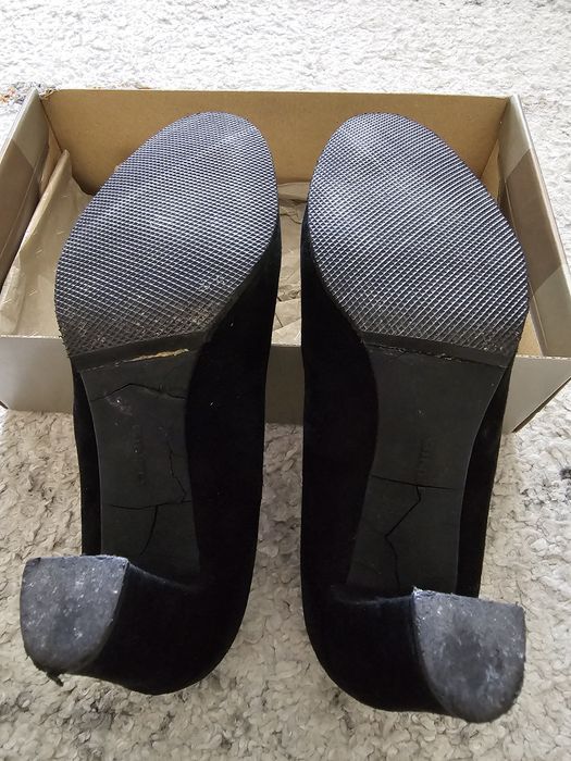 Pantofi negri din piele intoarsa cu toc eleganți