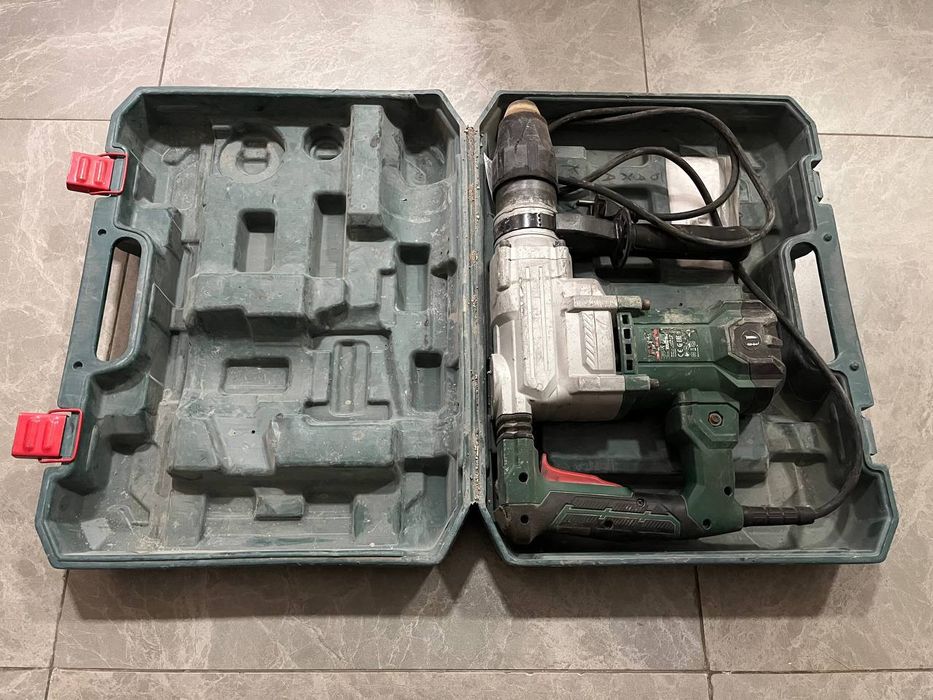 Перфоратор в кейсе