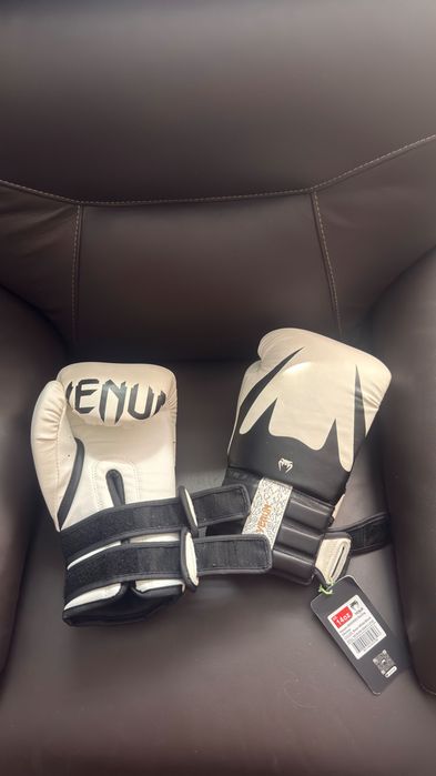 Venum 14oz Боксови ръкавици топ качество