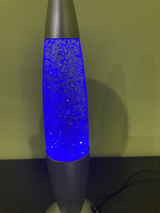 Лампа с вода и лед светлини