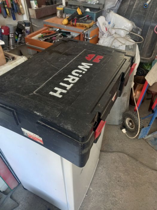 Акумулаторна нитачка würt