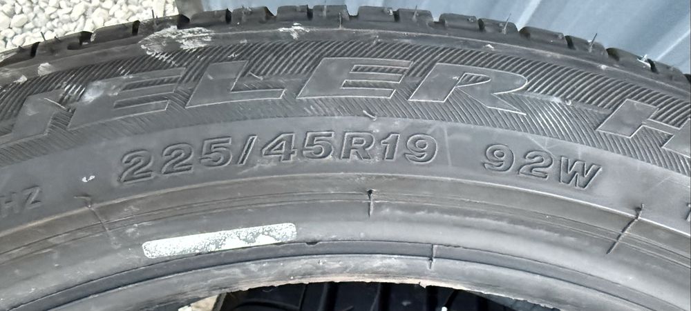 2бр 225/45/19 на 7мм с 23дот Бриджстоун