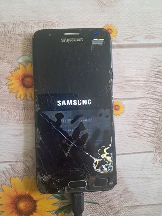 Продам самсунг ж5