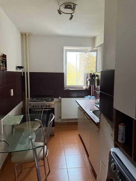 Ofer spre inchiriere ap cu 3 camere