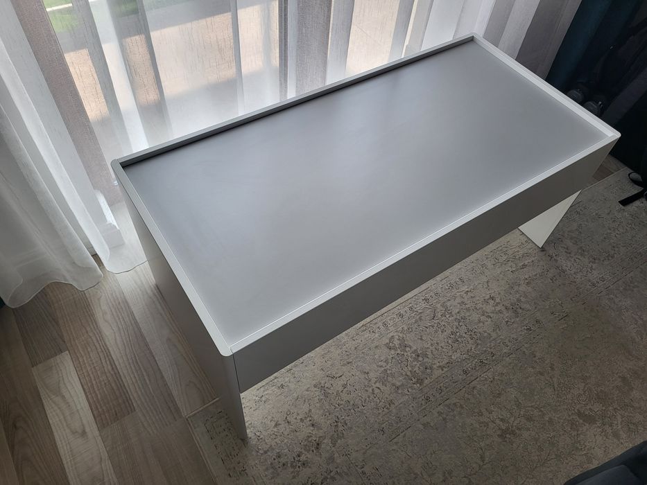 Masa de activitati cu depozitare alb/gri Dundra Ikea impecabila