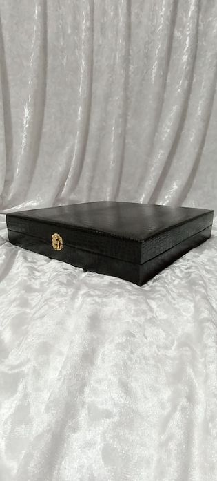 Futlar Karobkalar . Siz hohlagan razmerda xiberamiz.