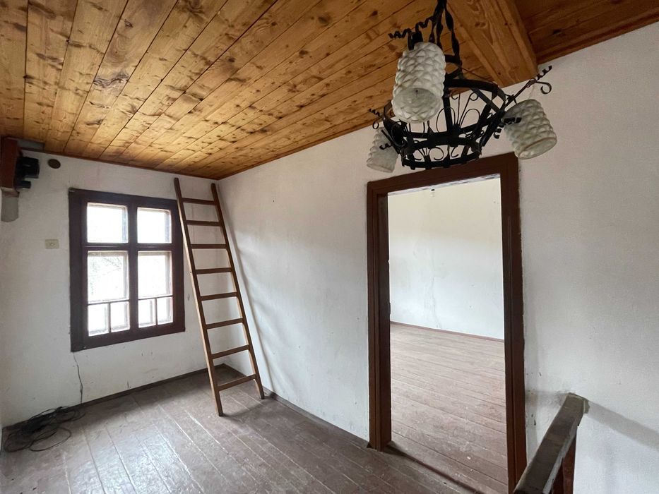 Продава се къща - с.Гарван