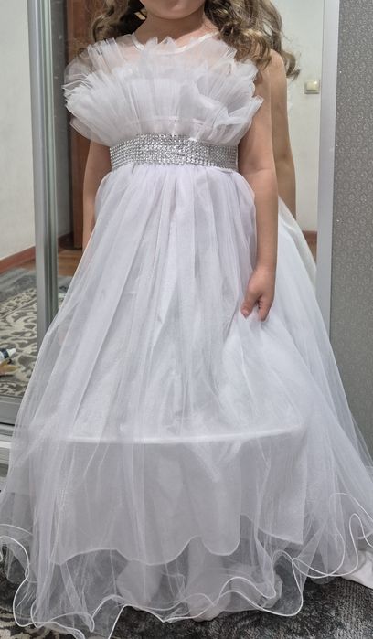 Нарядное платье на 4-5 лет