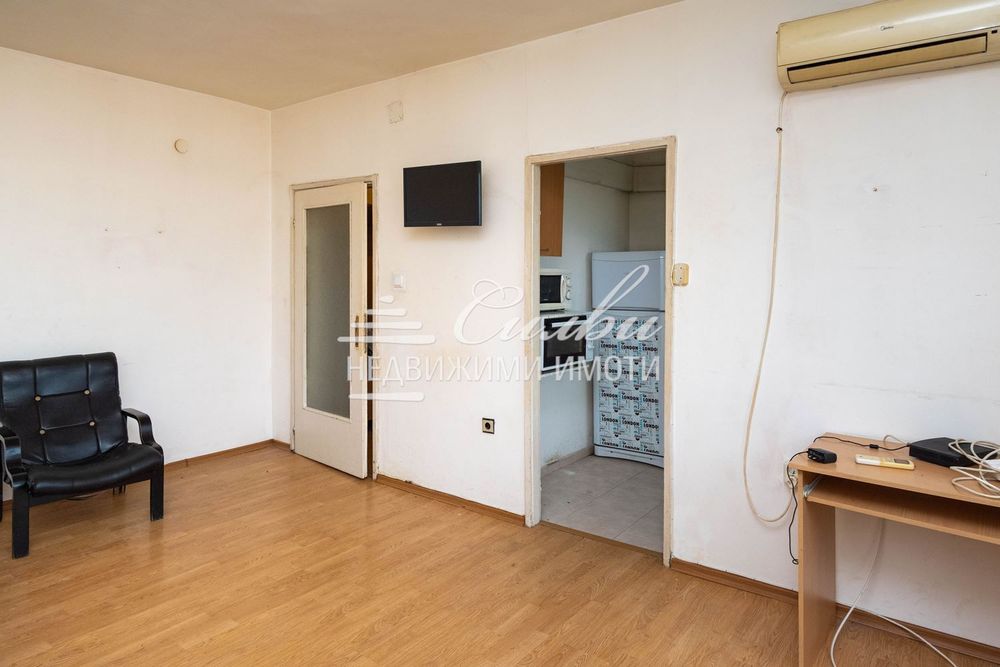 Продава се Двустаен апартамент в Шумен, Център - 50 кв.м за 1785 €/кв.м - Снимка #2