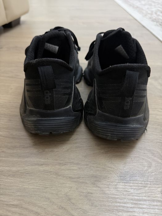 Продам кроссовки Adidas 41 размер осень/зима