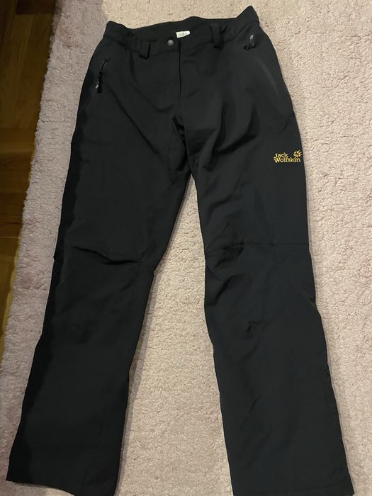 Скии панталони, якета- С, М и Л размер- по 20 лева