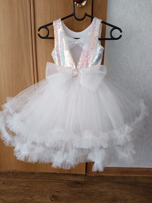Продам шикарное детское платье,, на 6-7лет
