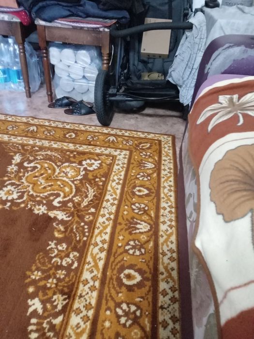 Детская кровать и детская коляска