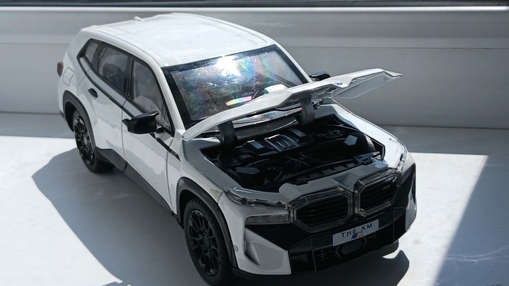 Продаю машинку,белый BMW THE XM