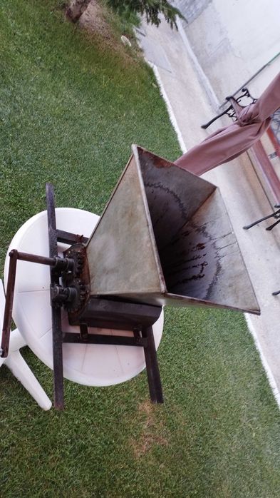 Машина за мелене на грозде