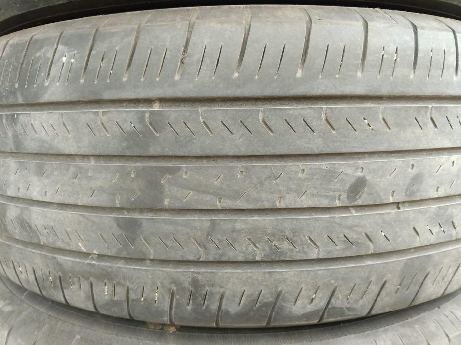 Продам шины б/у R18 235/65