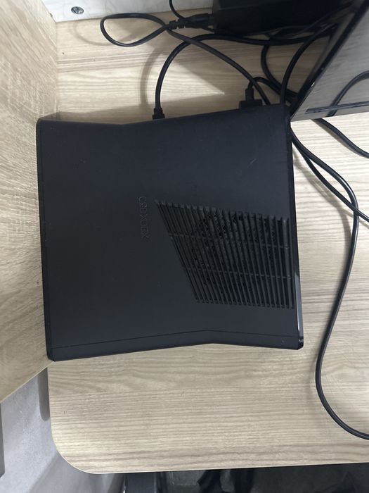 Игровая приставка Xbox 360