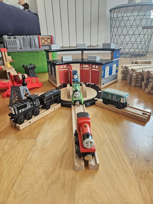 Дървено влакче Голям сет Томас Brio, Hape