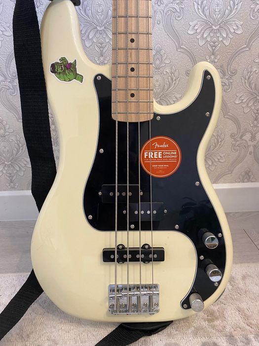 Squier Affinity Precision Bass