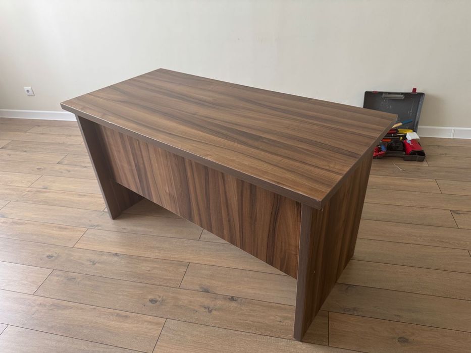 Продам стол почти новый