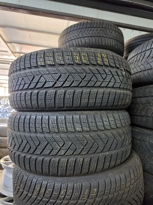 2 Броя 235/40/18 Pirelli 7mm