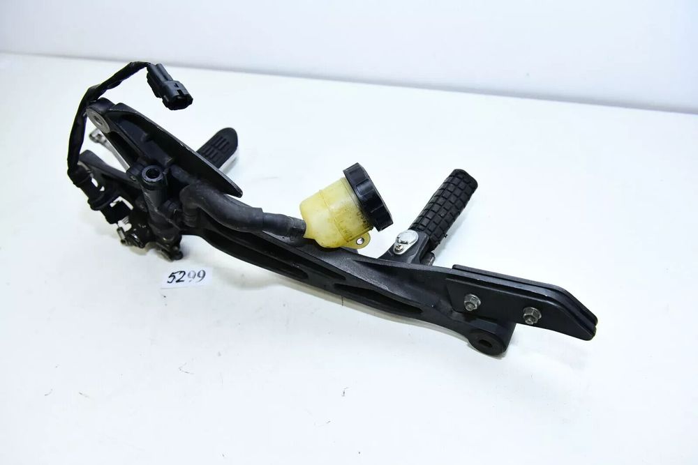 2010 2013 HONDA CBF 1000F PARTEA DREAPTĂ SUPORT PICIOARE CUIER