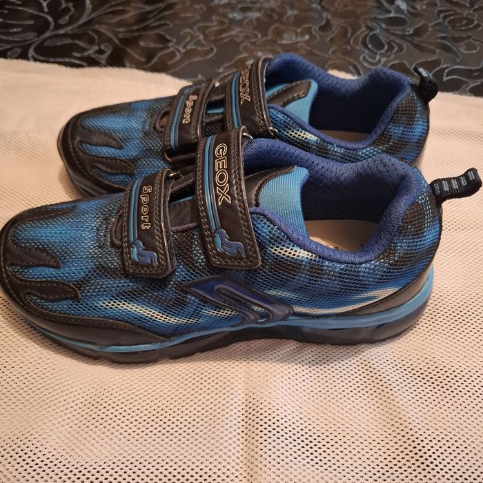 Продам кроссы, GEOX!