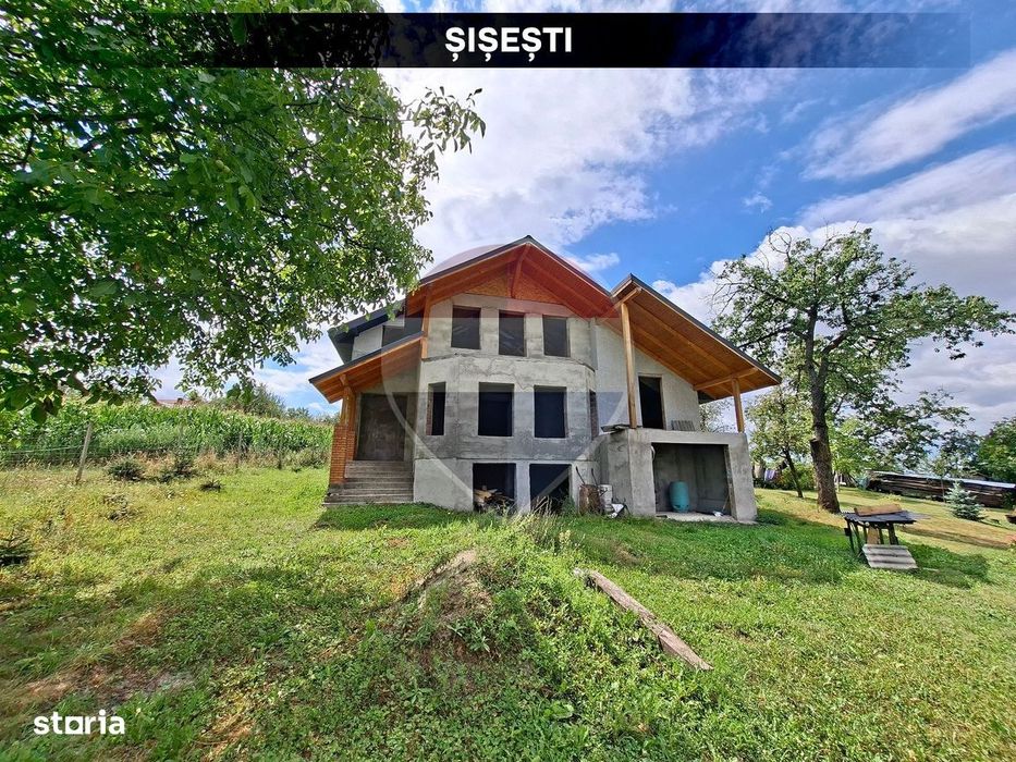 Casă cu 4 camere de vânzare