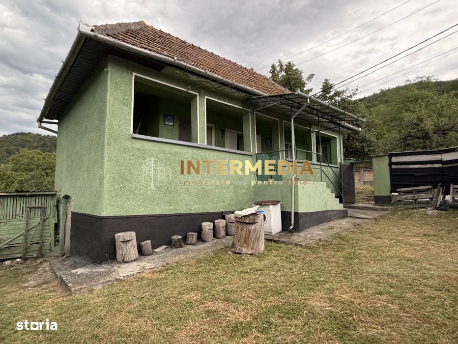 Casa Renovabila 3 camere Baie Bucatarie CRICAU 1375 mp Teren Toate Uti