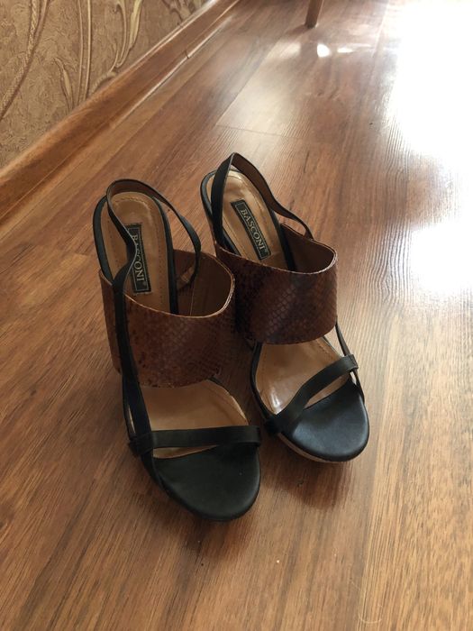 Продается женская обувь