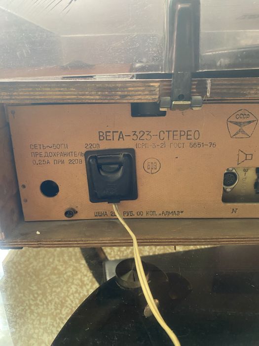 Проигрыватель виниловых пластинок