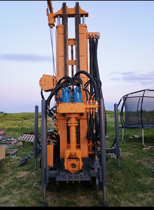Utilaj de forat puturi,instalatie foraje puturi ,put forat,foraj apa