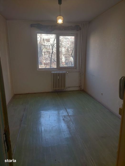 Apartament De Vânzare cu 3 camere in Pajura sec.1