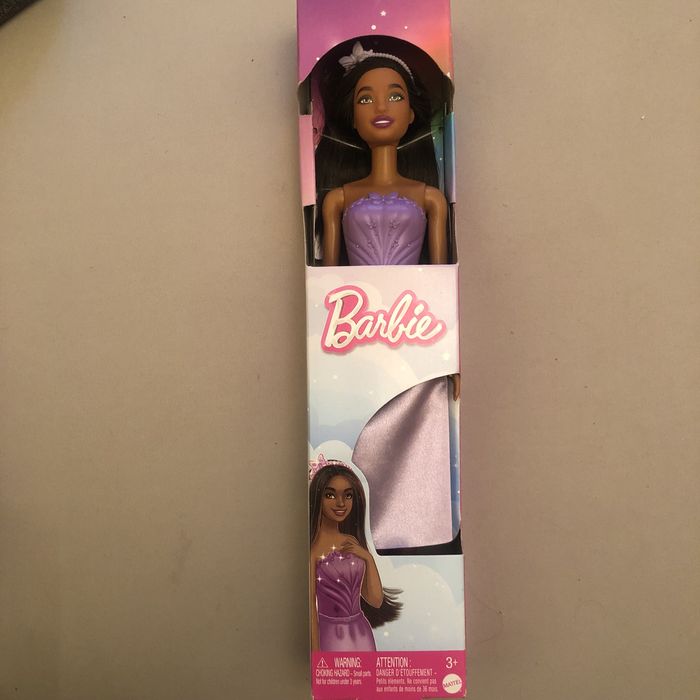 Papusa Barbie noua