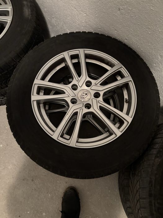 4бр гуми 225/65/17 Bridgestone с OEM 17" джанти Subaru