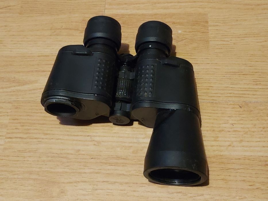 Binoclu incomplet 10x50