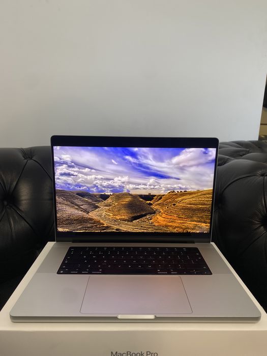 MacBook Pro 16-inch/ M1 MAX / 32 Gb RAM / 1 TB / Space Gray  / Ca nou
