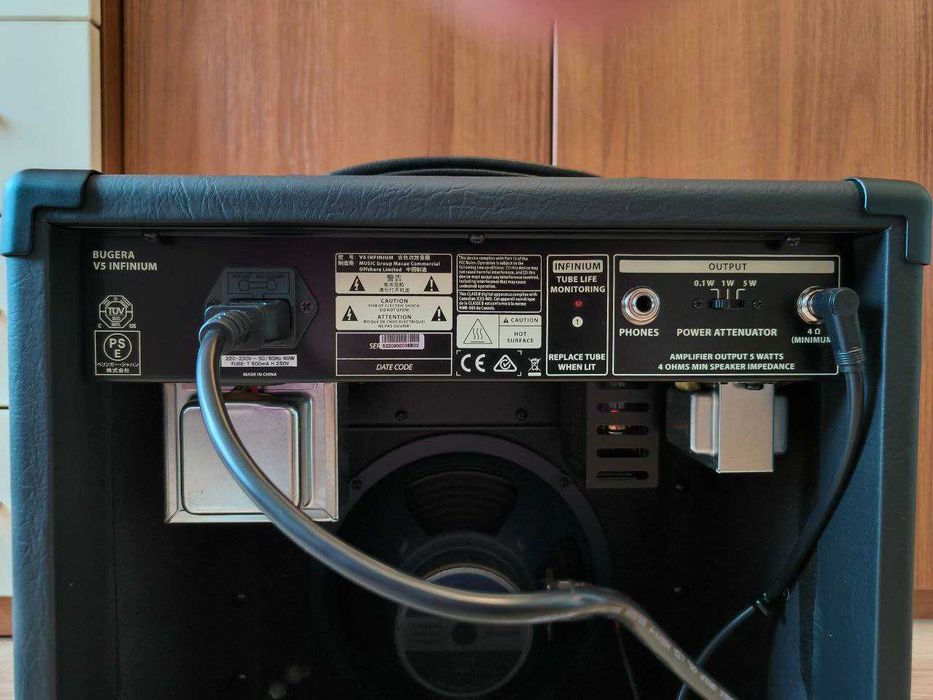 Лампов комбоусилвател за китара Bugera V5 Infinium