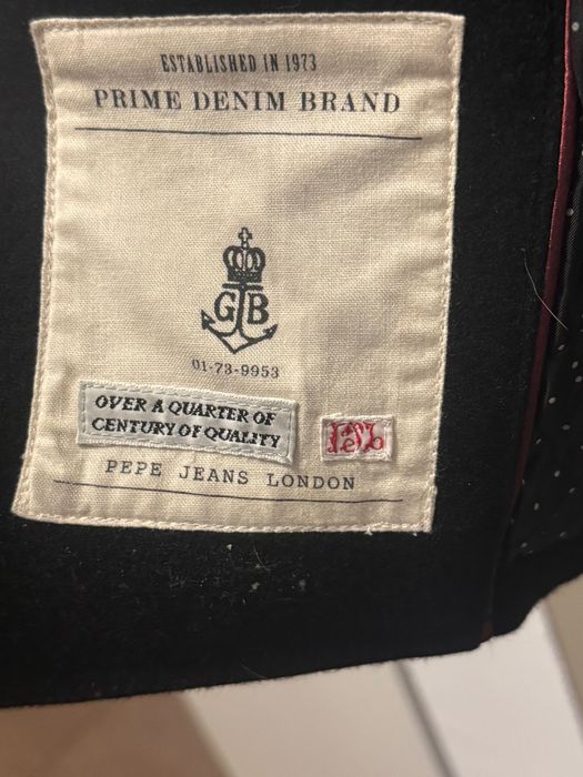 Продавам елегантно мъжко палто Pepe Jeans