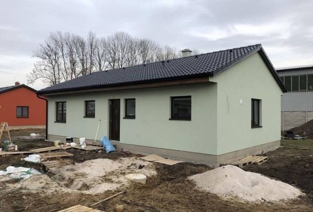 Vând case pe structura metalica