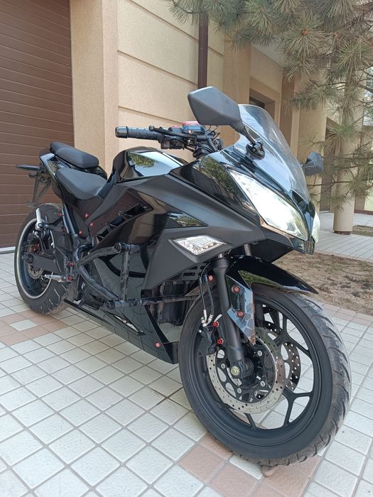 Продаю Kavasaki 8000 watt машьный электробайк запас хода 200км.