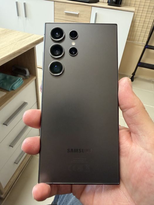 Samsung Galaxy S24 Ultra 12/512gb - отличен